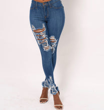 Load image into Gallery viewer, DISTRESSED JEANS